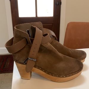 Free People  “Bungalow” wooden clog booties brown suede size 40